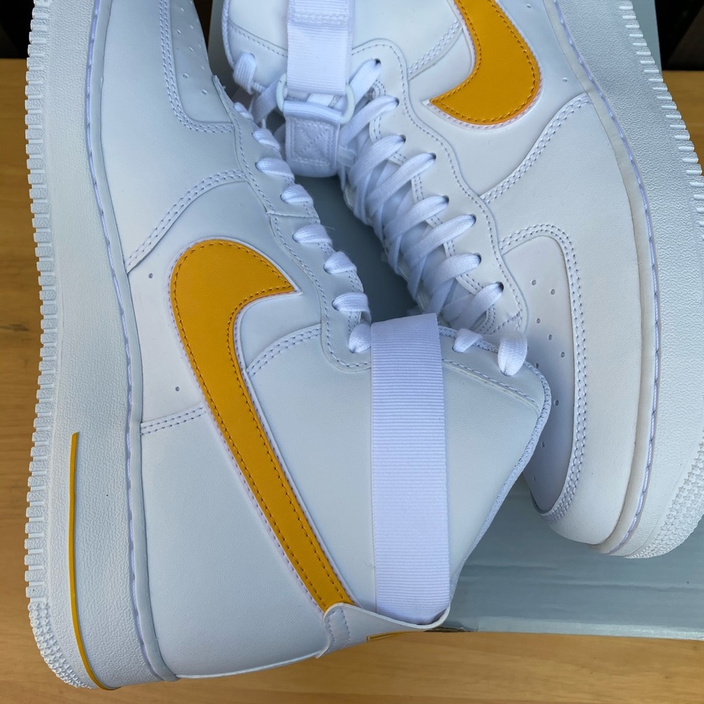 Nike Air Force 1 High '07 AT4141 / White Yellow - Picture 3 of 5